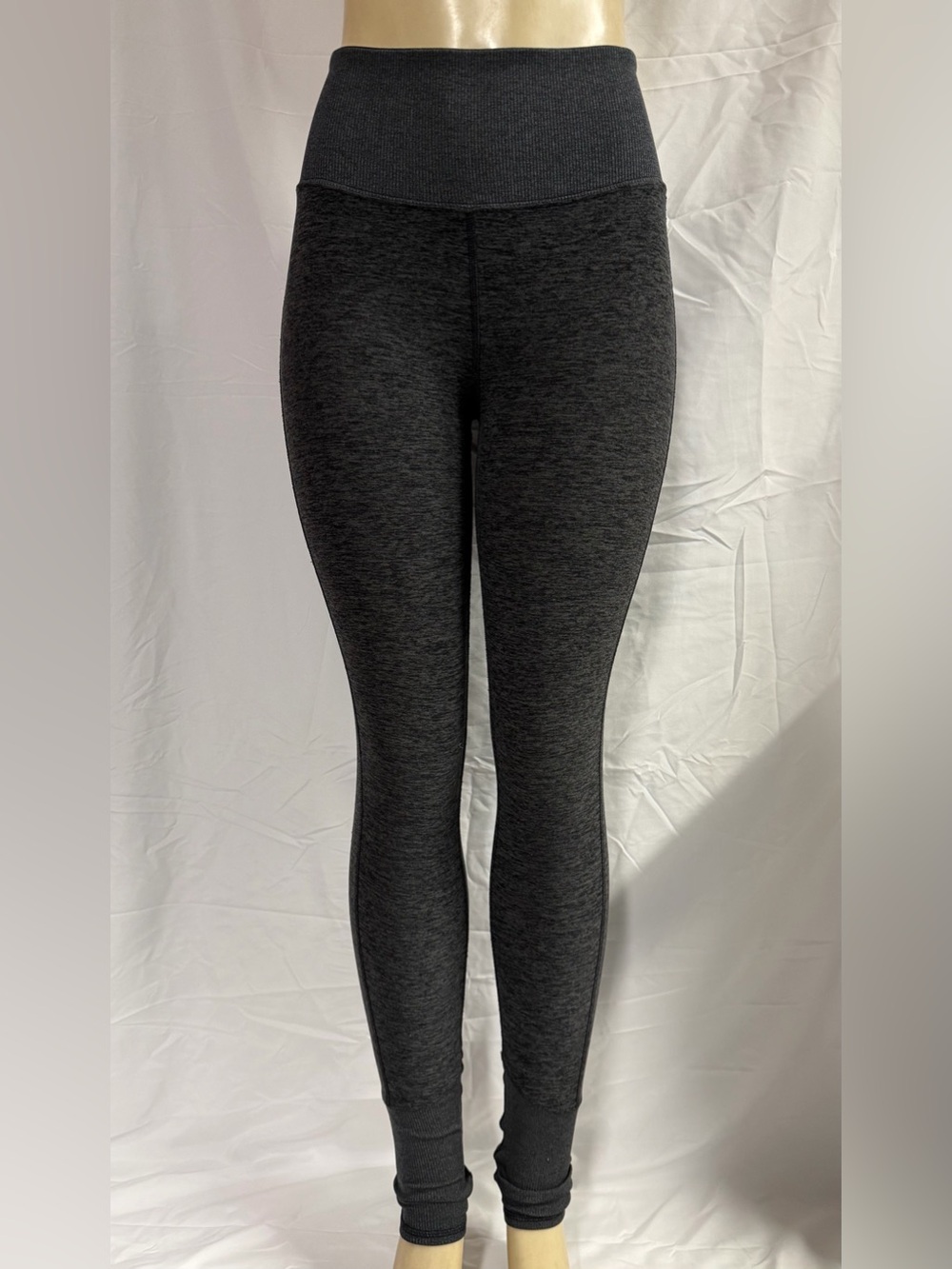 Alo Yoga High Waist Alosoft Lounge Legging 
Size  m
Color gray - Picture 3 of 6